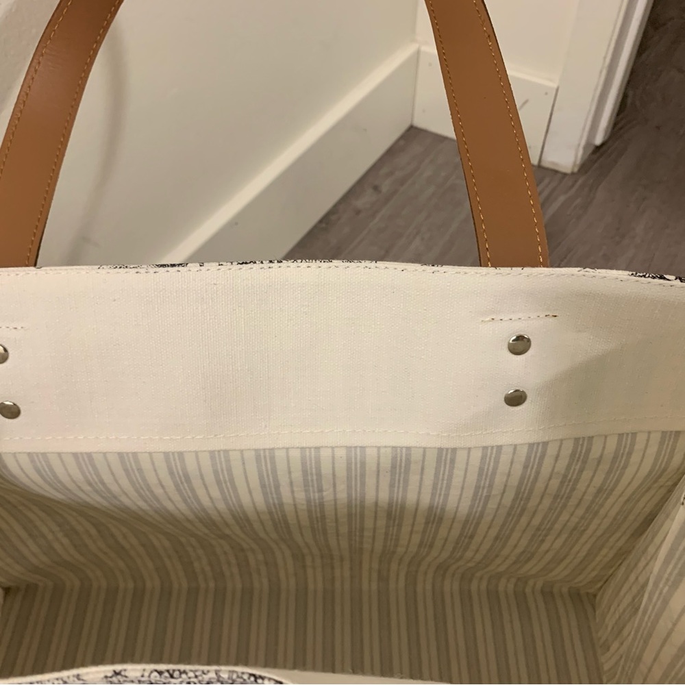 Large Floral black and white Cotton fabric Canvas Tote Bag with leather Handles - Picture 7 of 8